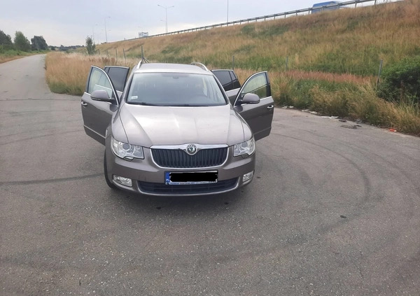 Skoda Superb cena 25500 przebieg: 190000, rok produkcji 2010 z Wrocław małe 37